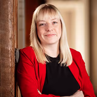 Jennifer Koch, Lohnbuchhalterin