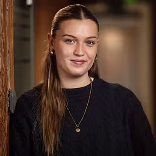 Johanna Neumann, Auszubildende