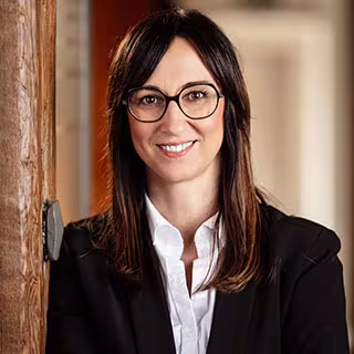 Katja Raatz, Empfangssekretärin