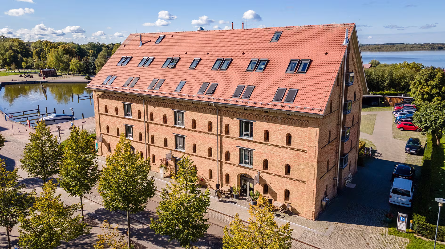mhw HIRSCH Steuerberatung in Neustrelitz: Gebäude