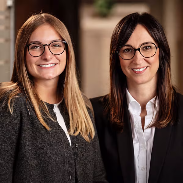 Ihre Ansprechpartnerinnen: Celine Hübner & Katja Raatz